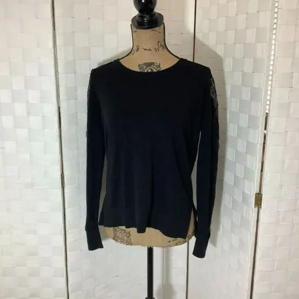 Pretty Loft black lace trim sweater size small